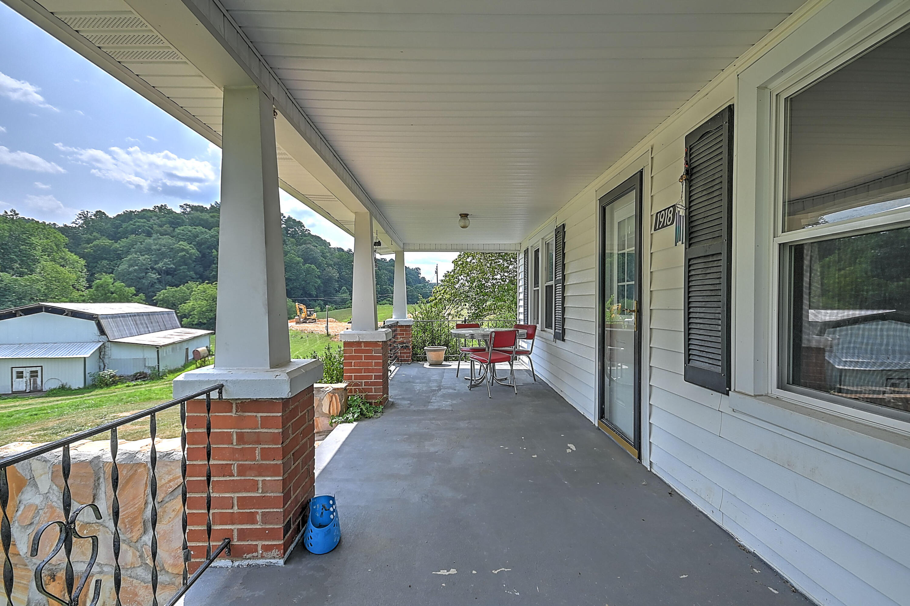 1918 Little Valley Road Gate City, VA 24251 - Photo 5 of 63 Front Porch
