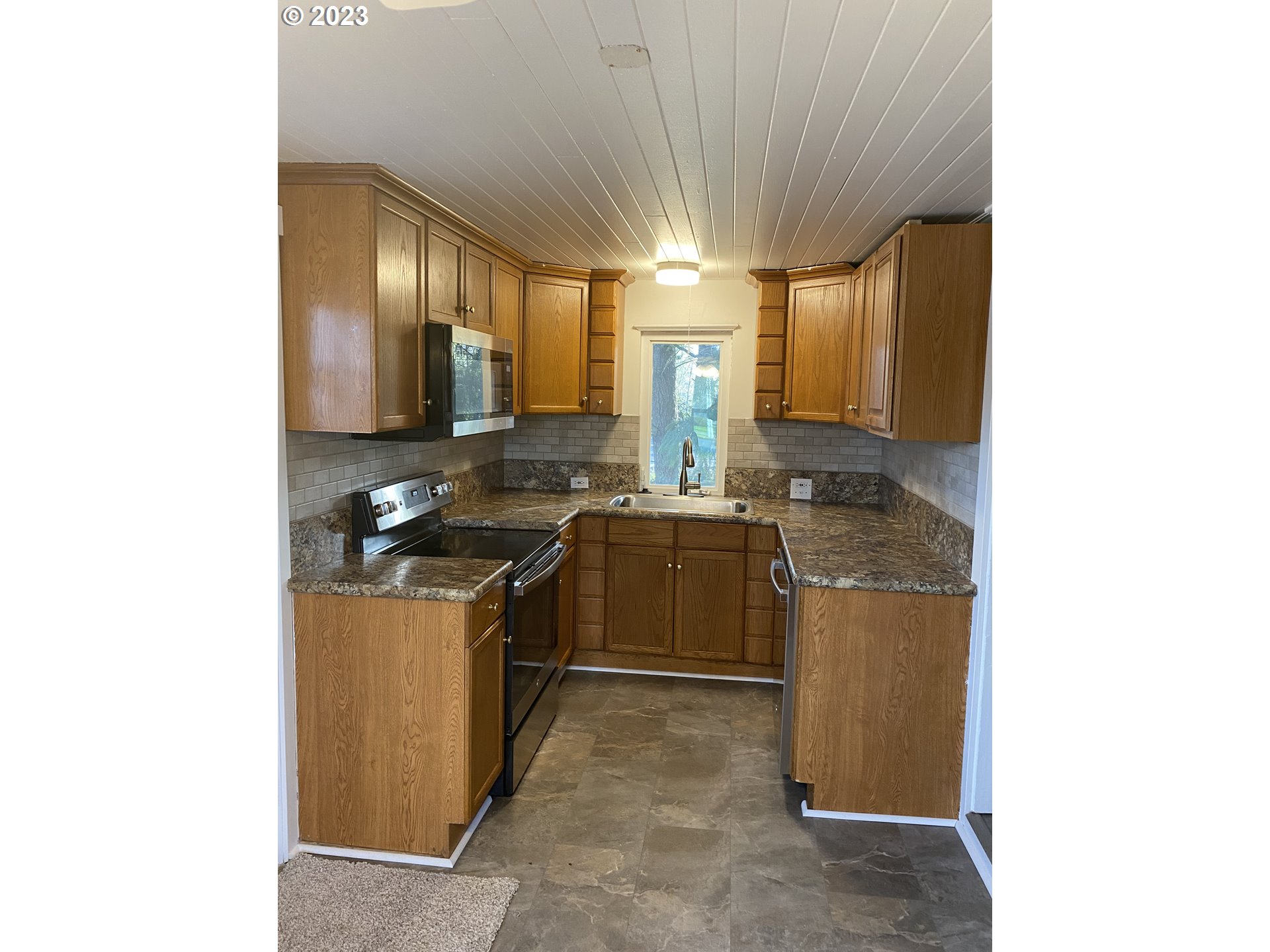 4645 Southeast Welch Road Gresham, OR 97080 - Photo 3 of 8 Gallery Image 3