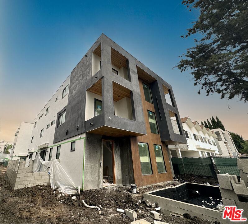 839 North McCadden Place, Los Angeles, CA 90038 Compass