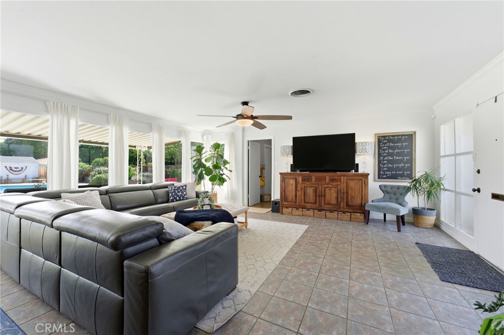 4374 Ramona Drive Riverside, CA 92506 - Photo 8 of 54