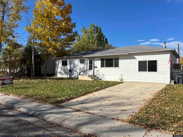$345,000 | 960 Dabich Avenue, Lander, WY 82520