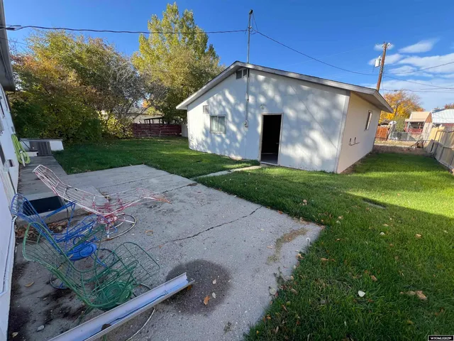 $345,000 | 960 Dabich Avenue, Lander, WY 82520