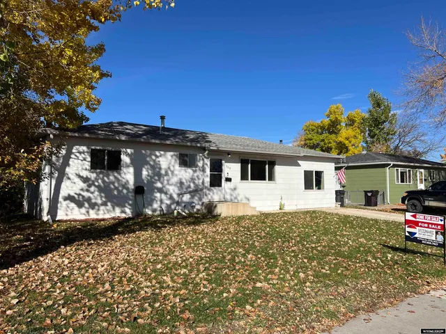 $345,000 | 960 Dabich Avenue, Lander, WY 82520