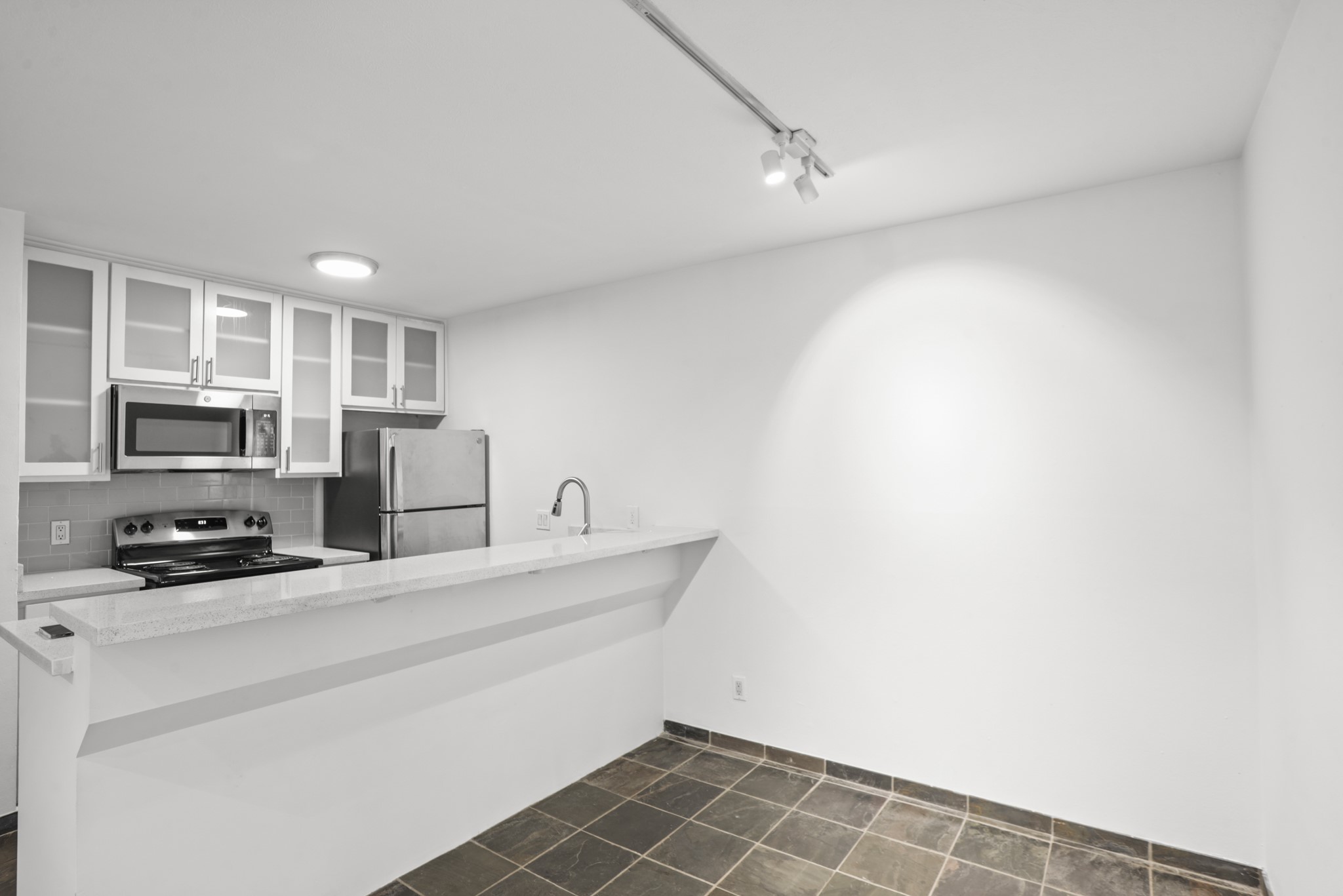 3602 Garrott Street, Unit 11 Houston, TX 77006 - Photo 5 of 34 a kitchen with a refrigerator and a stove top oven