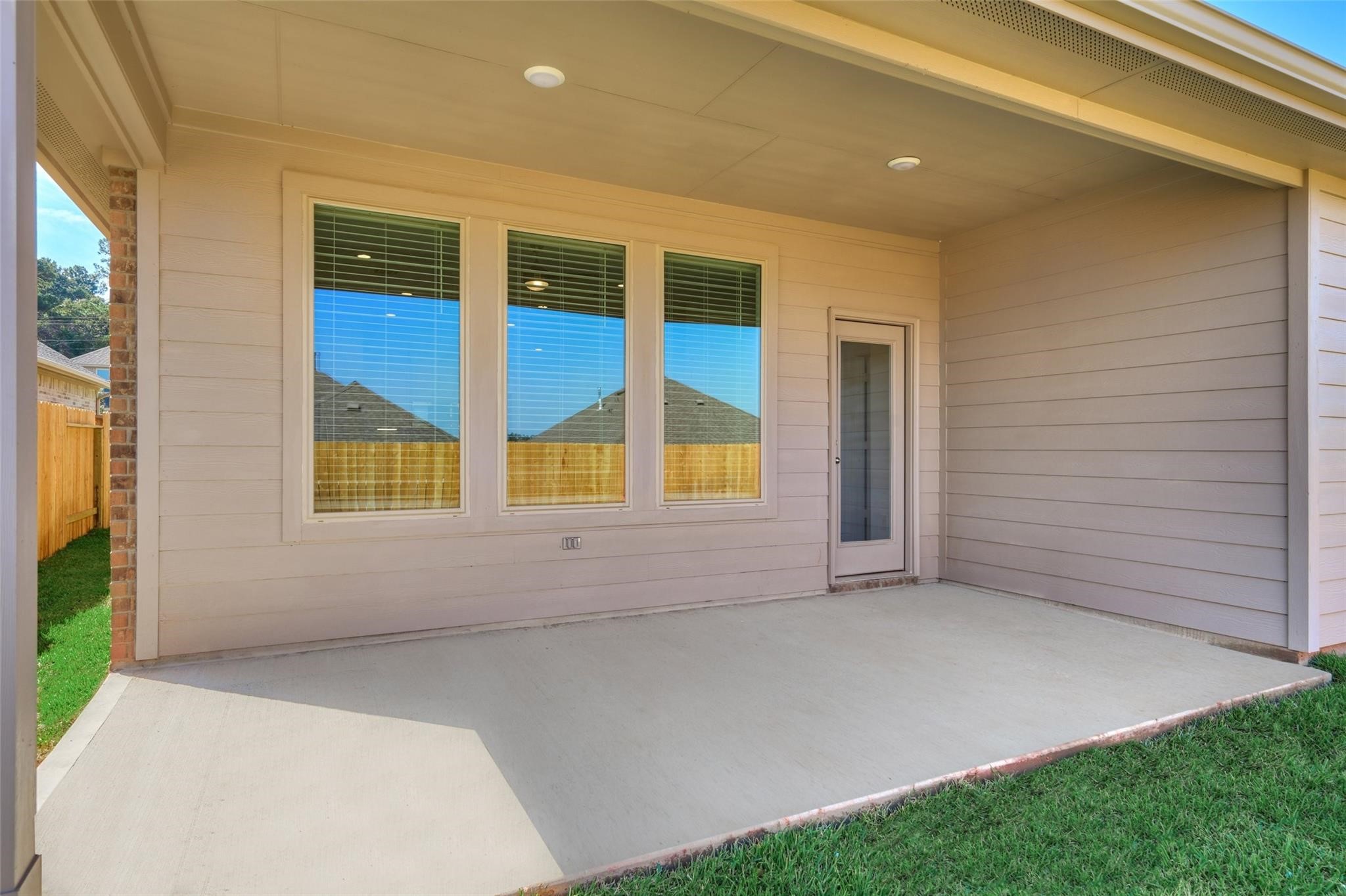 981 Youth Water Road Montgomery, TX 77316 - Photo 33 of 43 a view of an empty room with a window