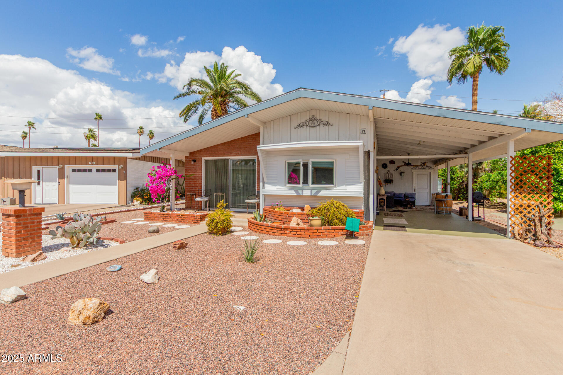 6700 East Thomas Road, Unit 71 Scottsdale, AZ 85251 - Photo 14 of 45 a view of a patio with a table and chairs under an umbrella