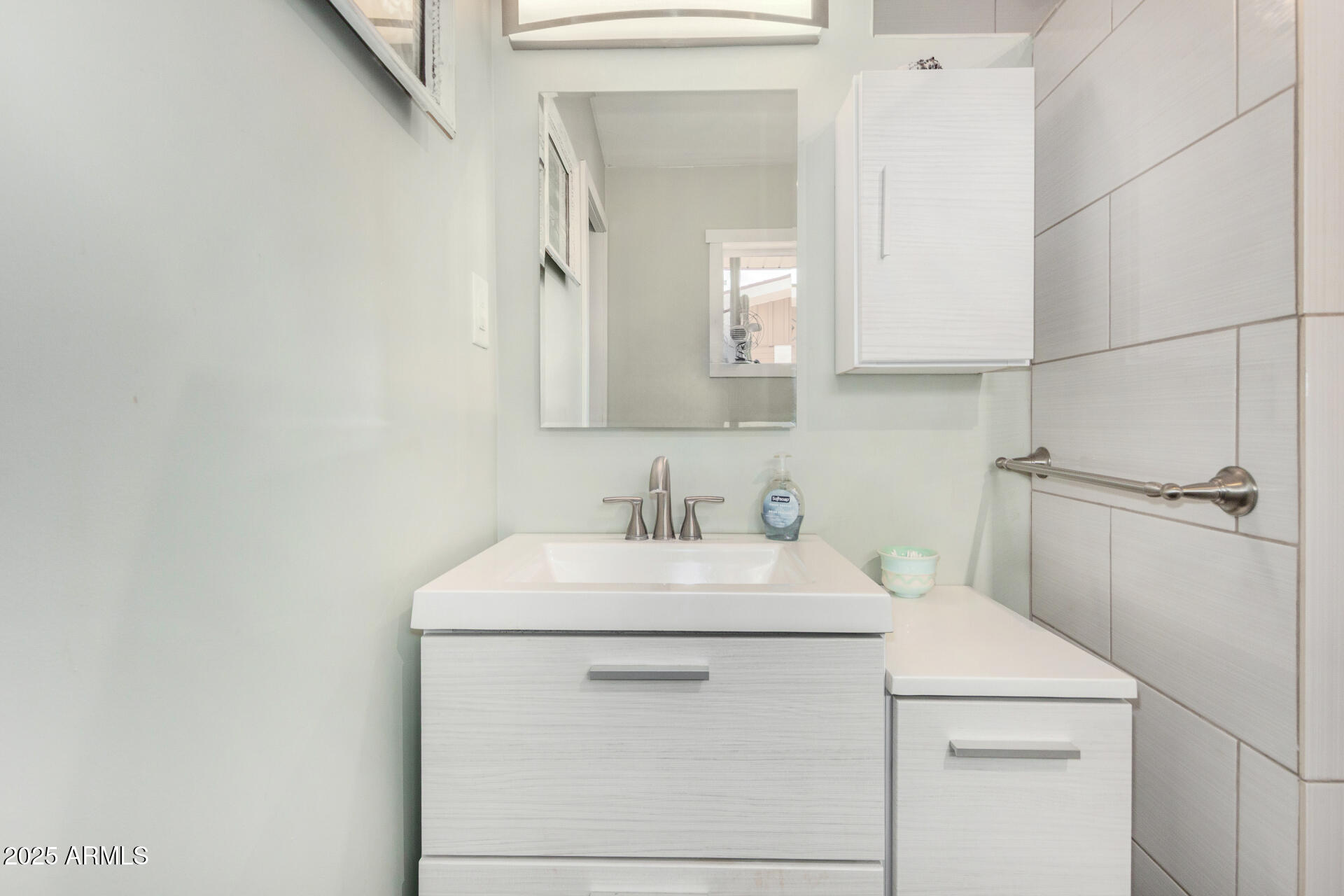 6700 East Thomas Road, Unit 71 Scottsdale, AZ 85251 - Photo 24 of 45 a bathroom with a sink vanity and a mirror