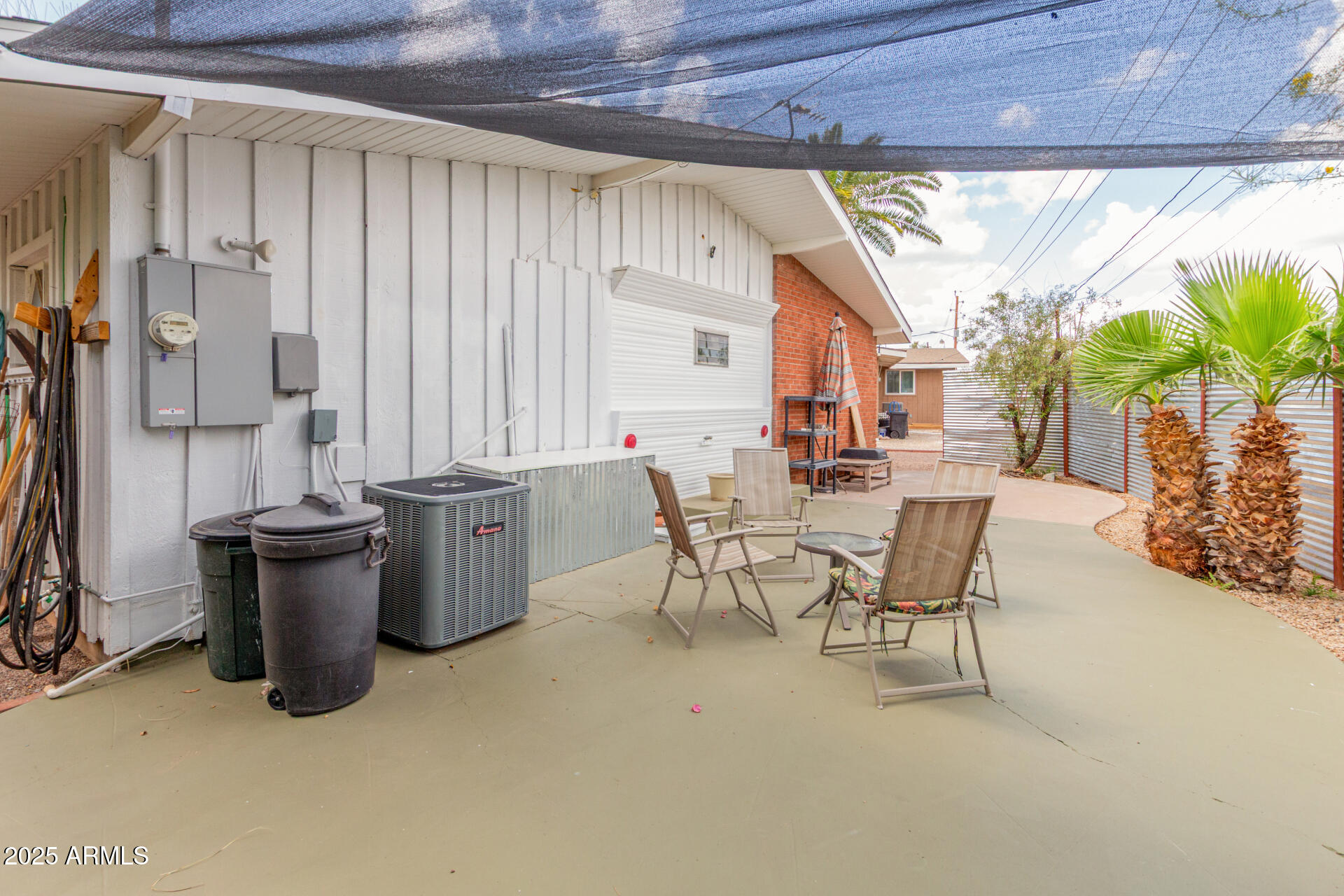 6700 East Thomas Road, Unit 71 Scottsdale, AZ 85251 - Photo 34 of 45 a dining room with furniture and a potted plant