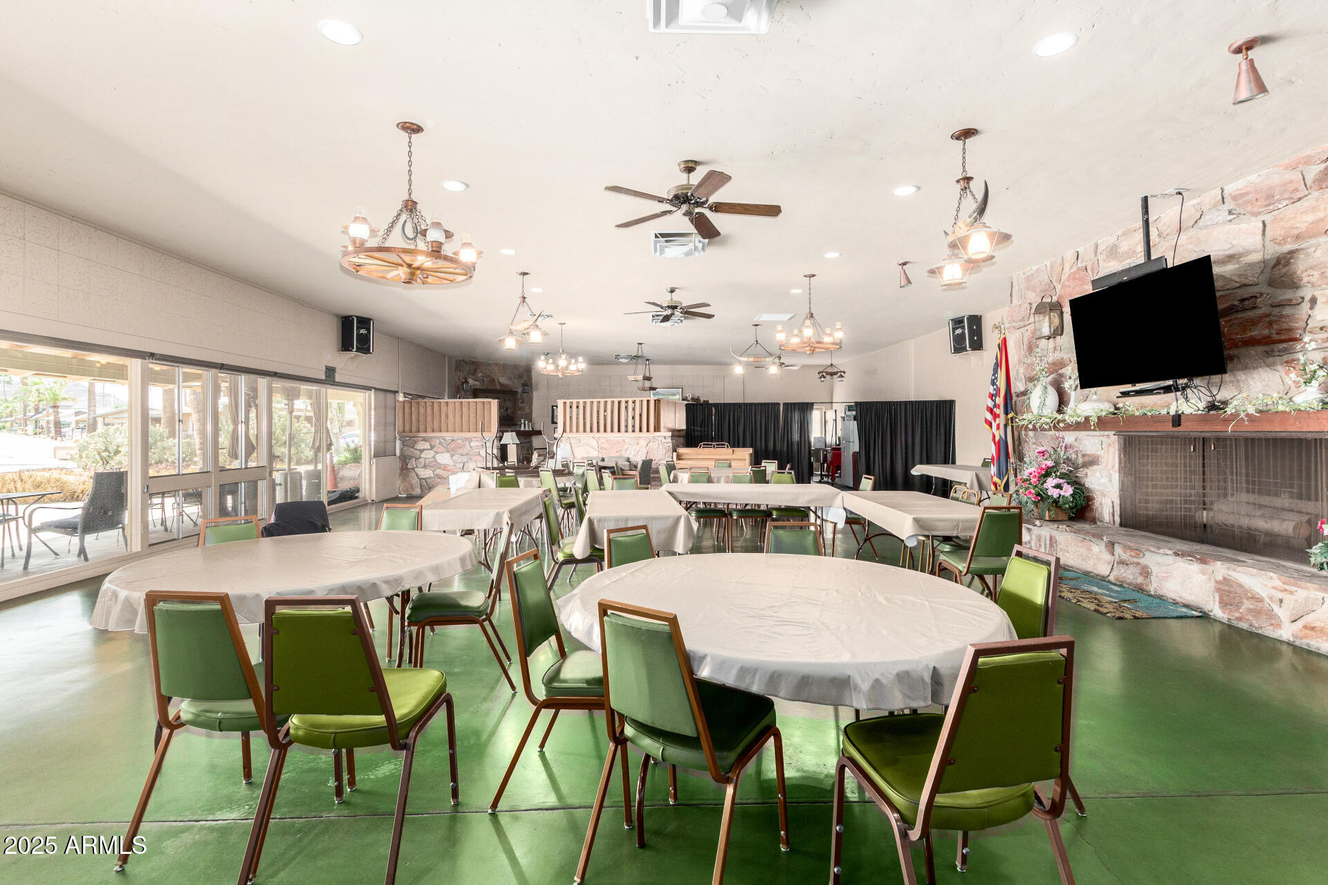 6700 East Thomas Road, Unit 71 Scottsdale, AZ 85251 - Photo 36 of 45 a view of a dining room with furniture