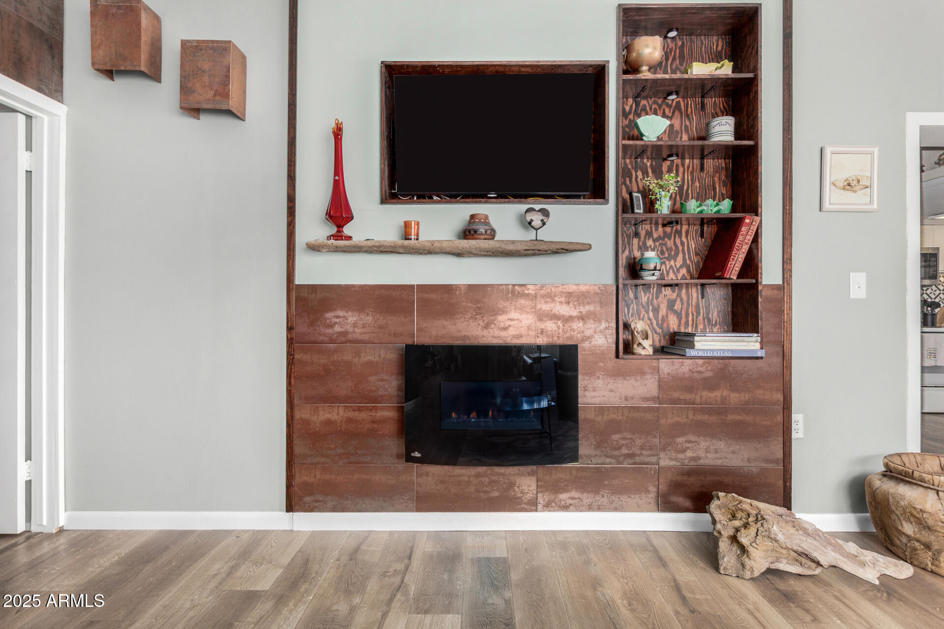 6700 East Thomas Road, Unit 71 Scottsdale, AZ 85251 - Photo 4 of 45 a living room with a flat screen tv and a fireplace