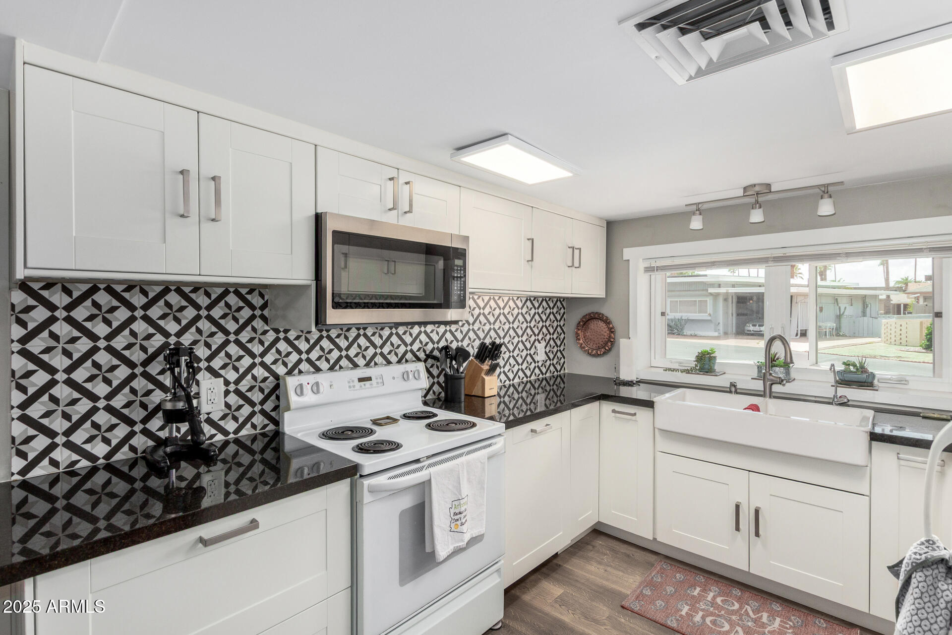 6700 East Thomas Road, Unit 71 Scottsdale, AZ 85251 - Photo 6 of 45 a kitchen with a sink stove and microwave
