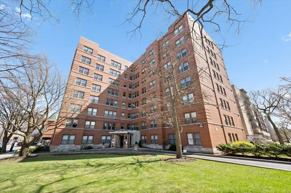 $219,000 | 1585 Ridge Avenue, Unit 705, Evanston, IL 60201