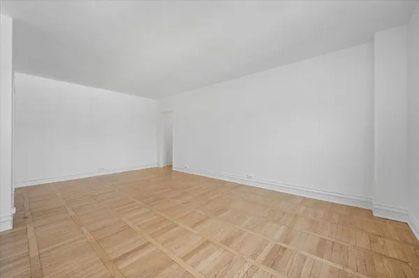 $219,000 | 1585 Ridge Avenue, Unit 705, Evanston, IL 60201
