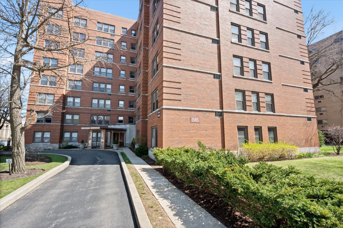1585 Ridge Avenue, Unit 705 Evanston, IL 60201 - Photo 2 of 26