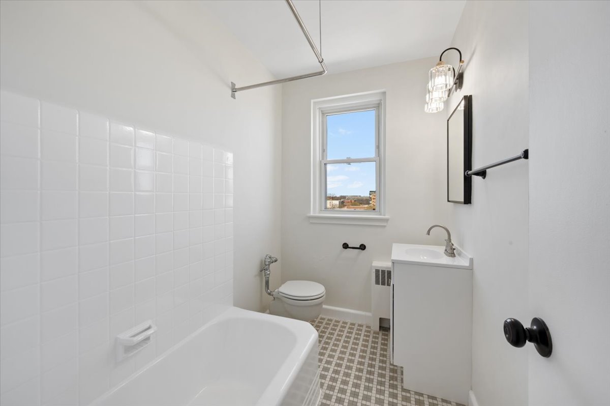 1585 Ridge Avenue, Unit 705 Evanston, IL 60201 - Photo 23 of 26