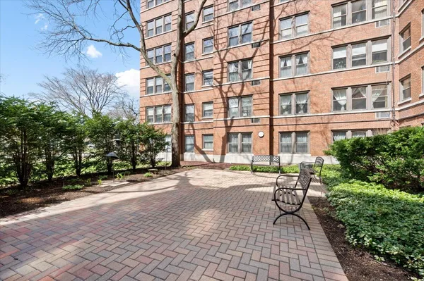 $219,000 | 1585 Ridge Avenue, Unit 705, Evanston, IL 60201