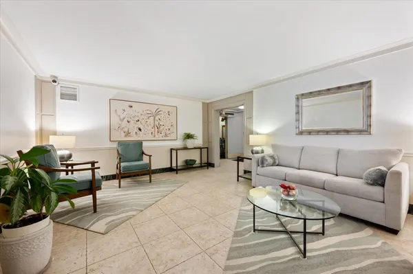 $219,000 | 1585 Ridge Avenue, Unit 705, Evanston, IL 60201