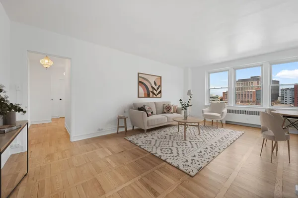 $219,000 | 1585 Ridge Avenue, Unit 705, Evanston, IL 60201