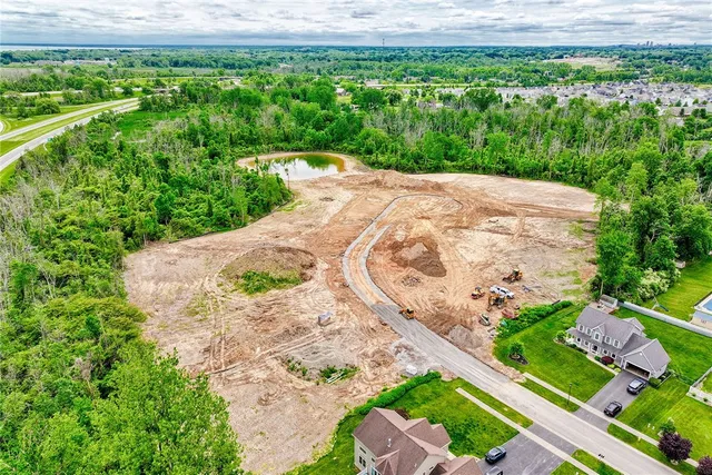 $762,460 | 275 Bronze Leaf Trail, Greece, NY 14612