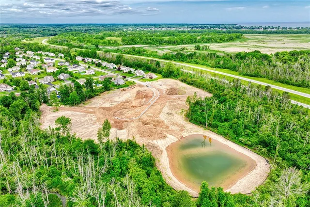 $762,460 | 275 Bronze Leaf Trail, Greece, NY 14612