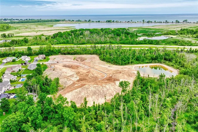 $762,460 | 275 Bronze Leaf Trail, Greece, NY 14612