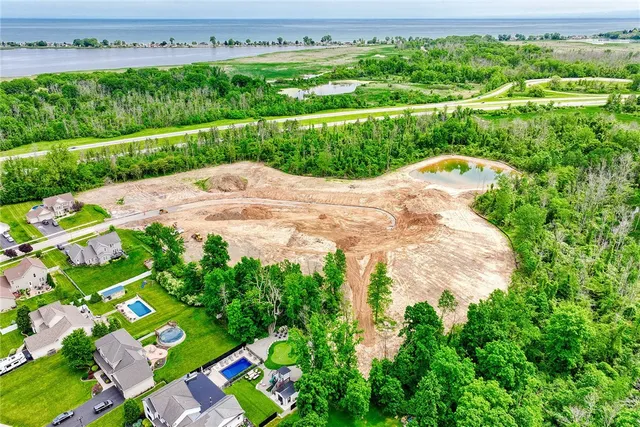 $762,460 | 275 Bronze Leaf Trail, Greece, NY 14612