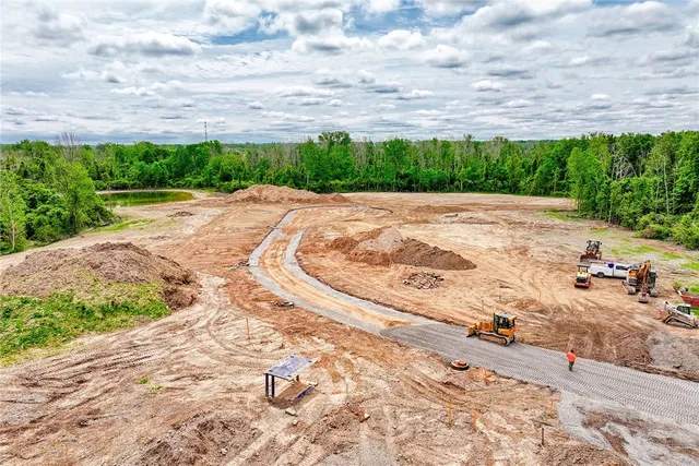 $762,460 | 275 Bronze Leaf Trail, Greece, NY 14612