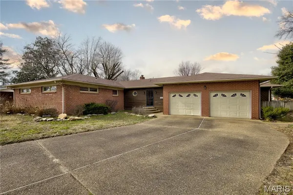 $325,000 | 307 Circle Drive, Sikeston, MO 63801