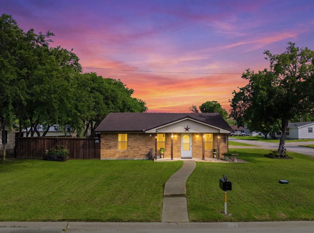 201 Main Street Italy, TX 76651 - Photo 1 of 35