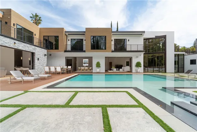$7,177,700 | 4653 Vanalden Avenue, Tarzana, CA 91356