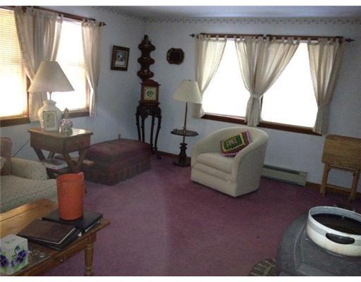 454 Main Road Phippsburg, ME 04562 - Photo 7 of 8 Living Room.