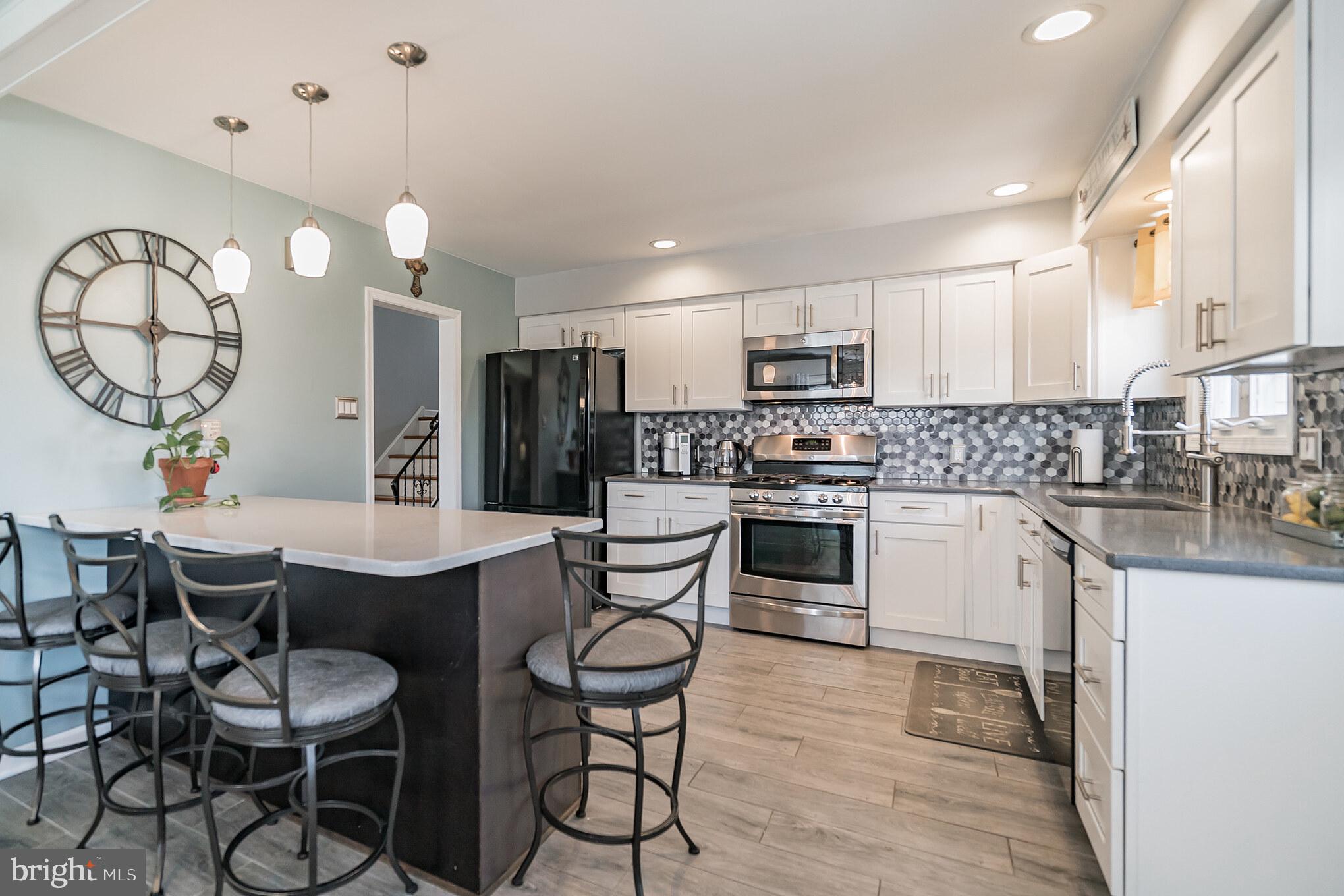 643 Cedarbrook Road Southampton, PA 18966 - Photo 4 of 30 Gallery Image 4