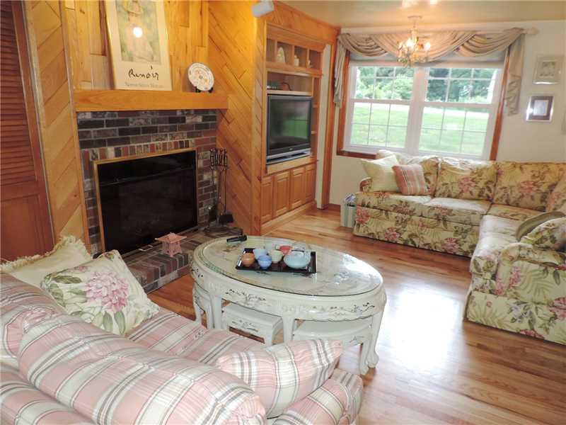 156 Ridgewood Road Pittsburgh, PA 15237 - Photo 13 of 25 Family Room.
