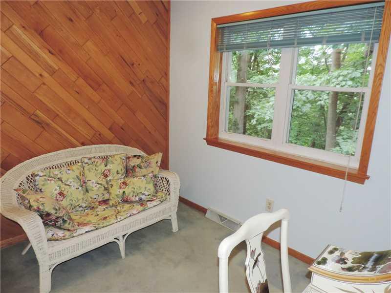 156 Ridgewood Road Pittsburgh, PA 15237 - Photo 15 of 25 Den.