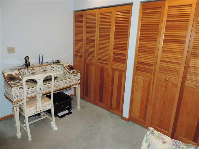 156 Ridgewood Road Pittsburgh, PA 15237 - Photo 16 of 25 Den.
