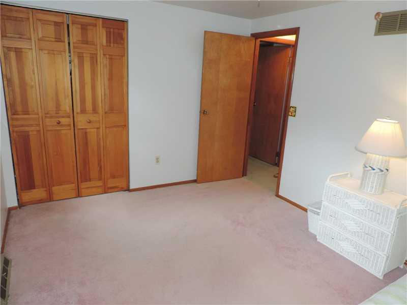 156 Ridgewood Road Pittsburgh, PA 15237 - Photo 22 of 25 Bedroom.