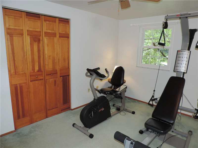 156 Ridgewood Road Pittsburgh, PA 15237 - Photo 23 of 25 Bedroom.