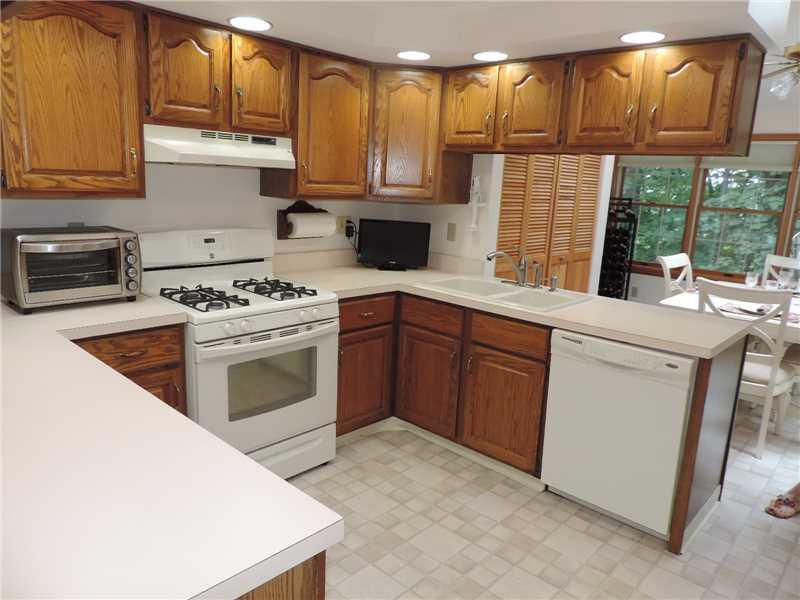 156 Ridgewood Road Pittsburgh, PA 15237 - Photo 8 of 25 Kitchen.