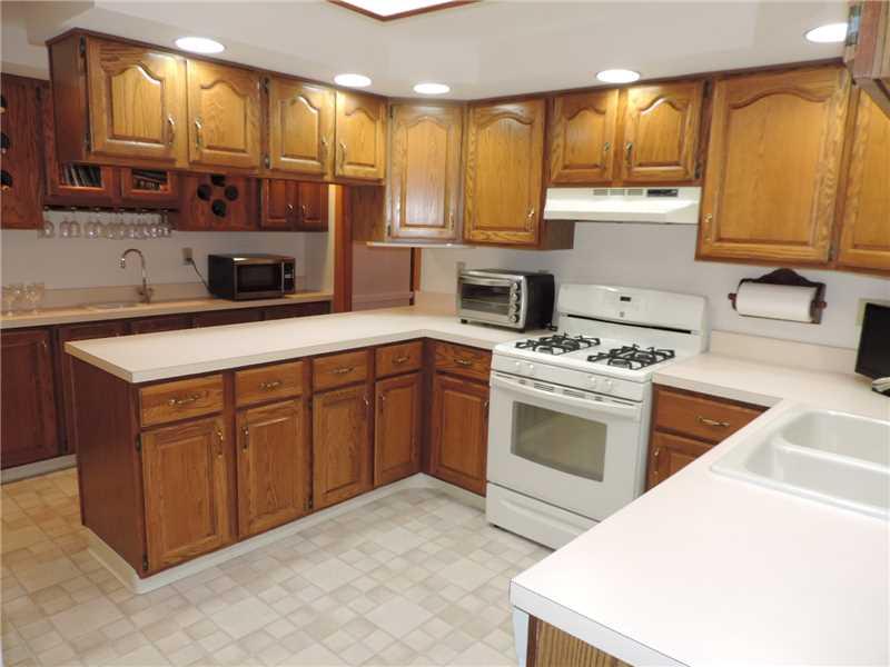156 Ridgewood Road Pittsburgh, PA 15237 - Photo 9 of 25 Kitchen.