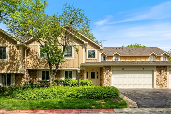 $219,900 | 435 Sandpiper Court, Unit A, Aurora, IL 60504