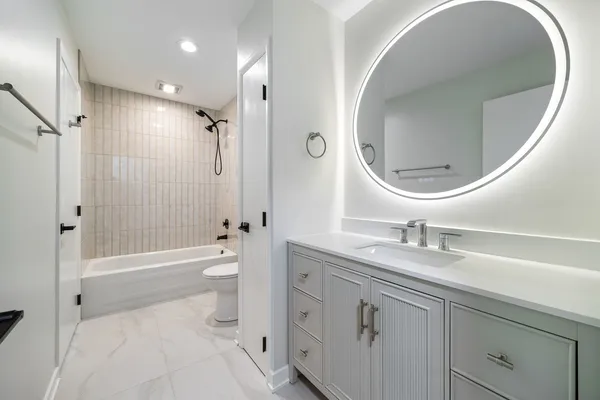 $219,900 | 435 Sandpiper Court, Unit A, Aurora, IL 60504