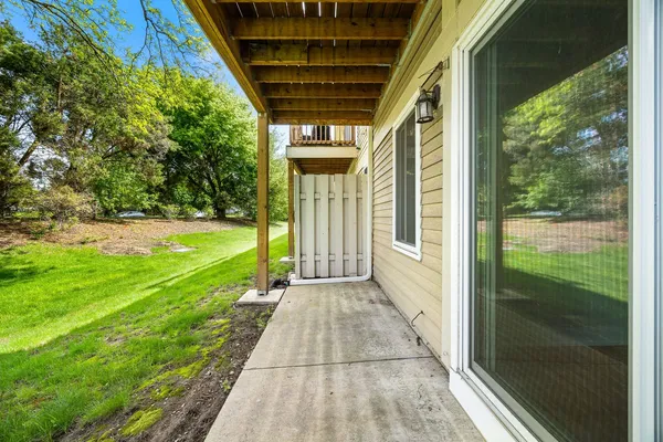$219,900 | 435 Sandpiper Court, Unit A, Aurora, IL 60504