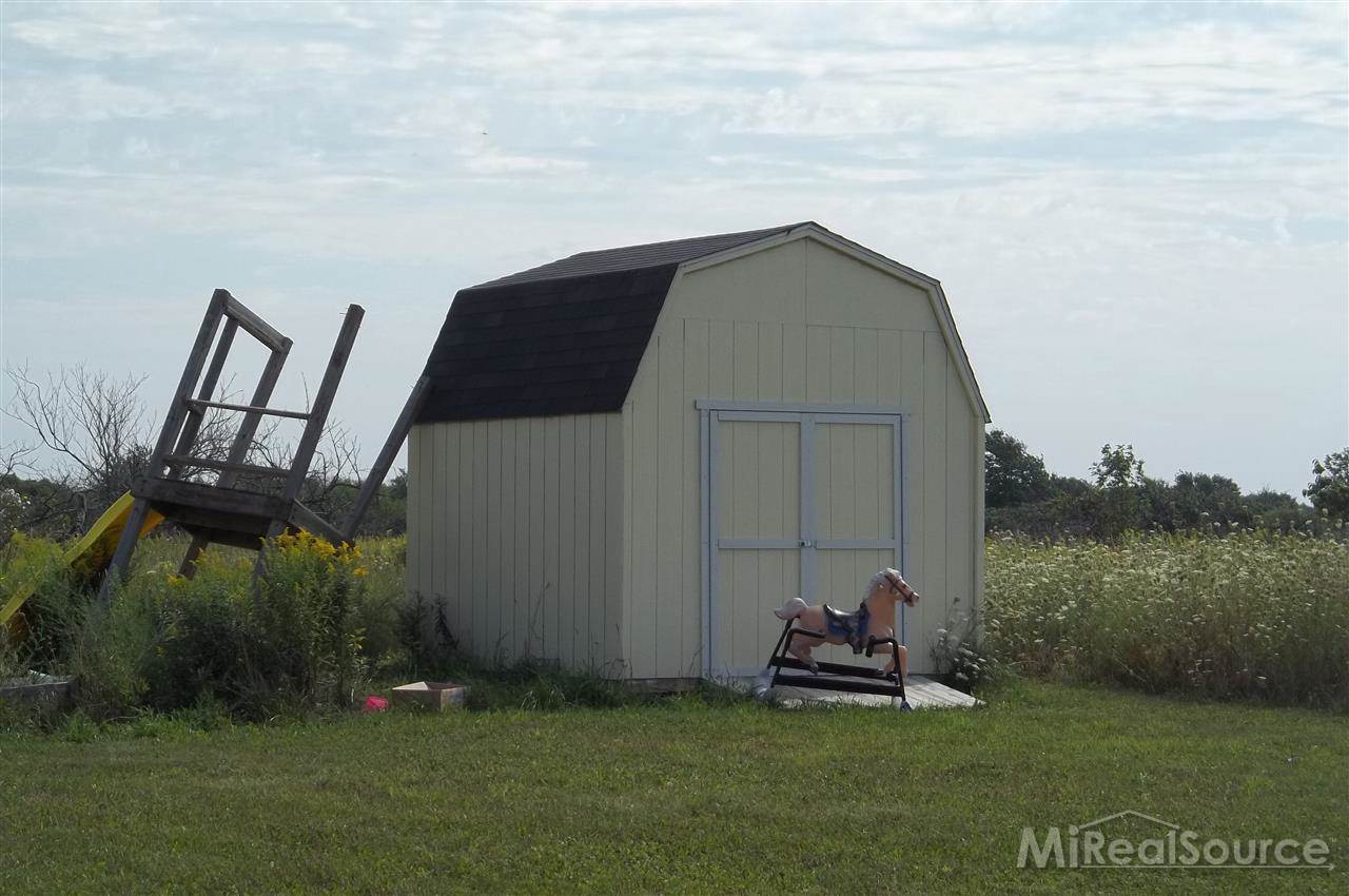 5593 Babcock Road Lexington, MI 48450 - Photo 4 of 15 31165222-3.JPG