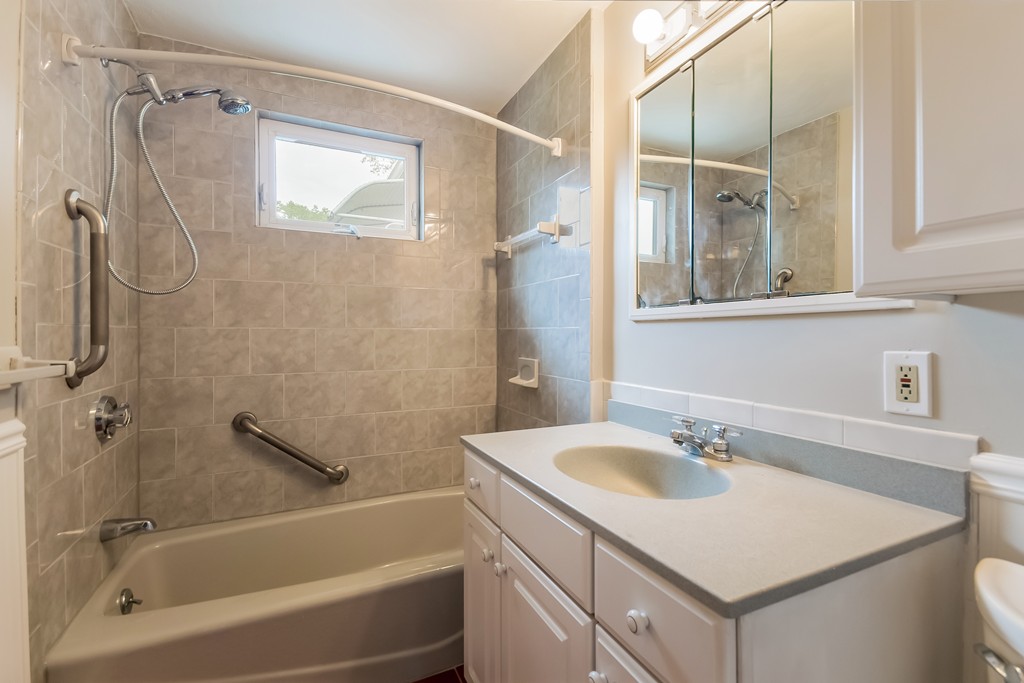 99 Louis Road Springfield, MA 01118 - Photo 18 of 30 Gallery Image 18