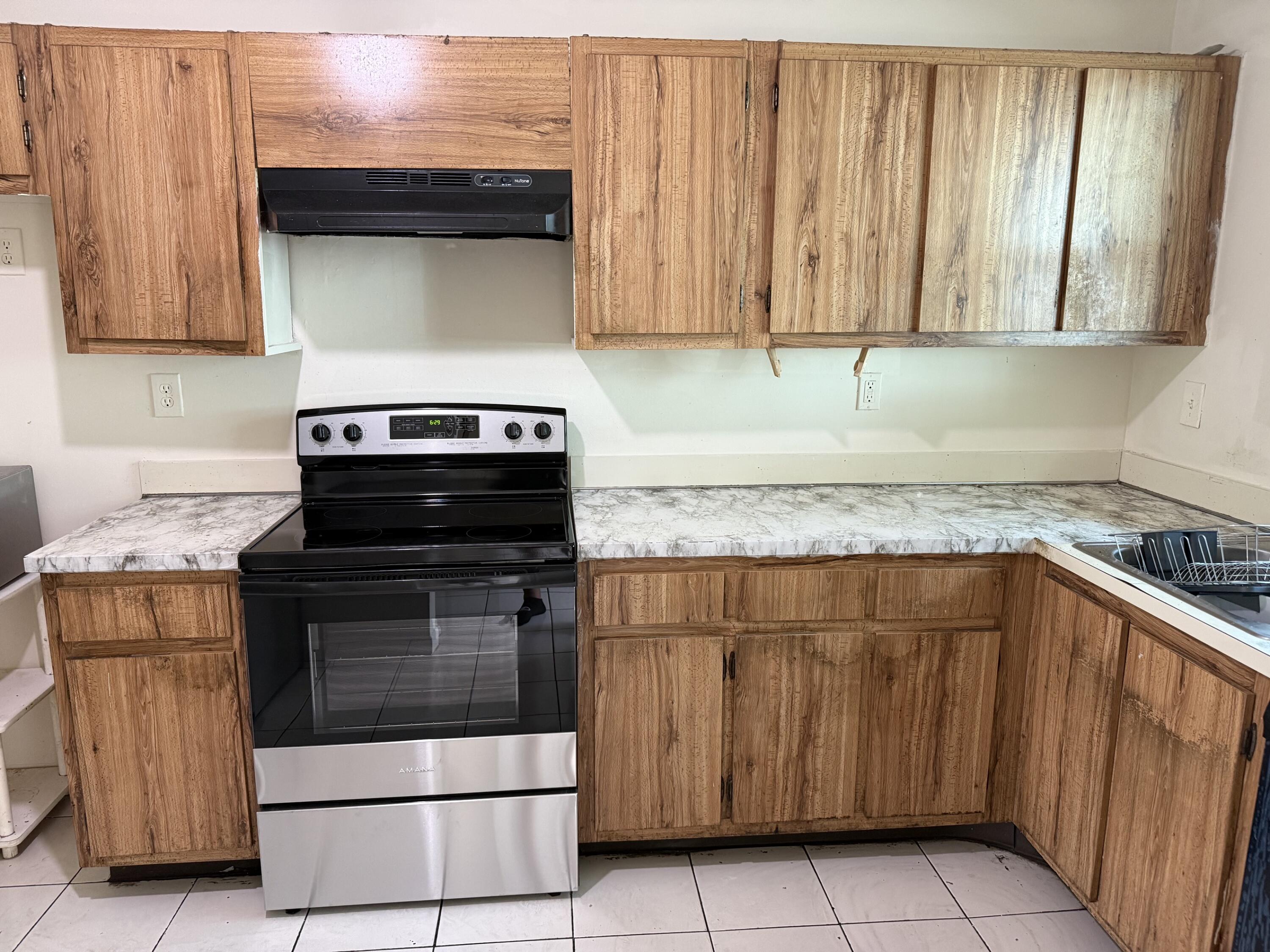 7824 Pembroke Road Miramar, FL 33023 - Photo 2 of 11 IMG_2877