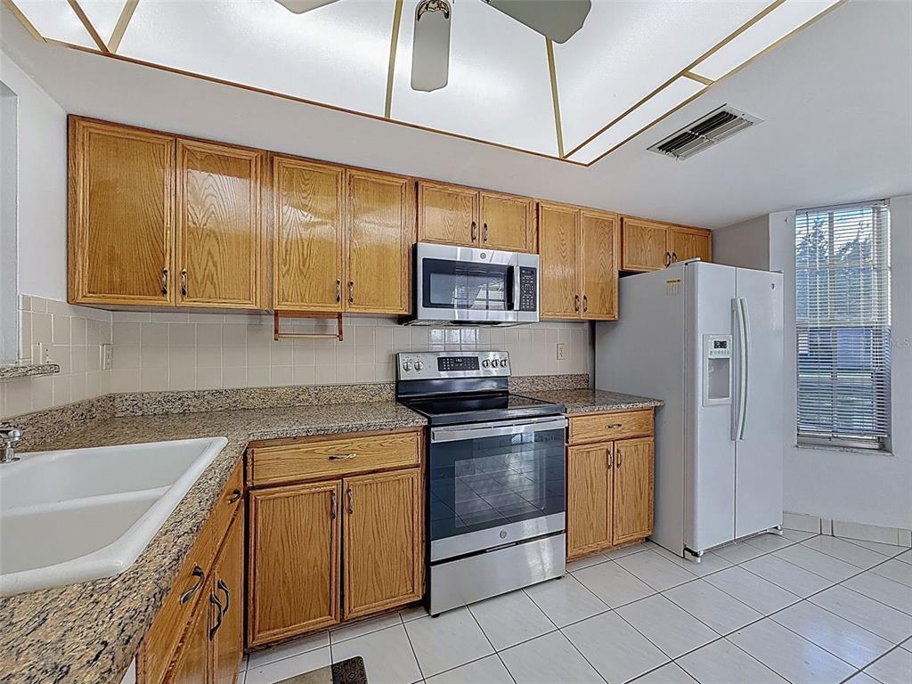 11403 Versailles Lane, Unit E Port Richey, FL 34668 - Photo 9 of 87
