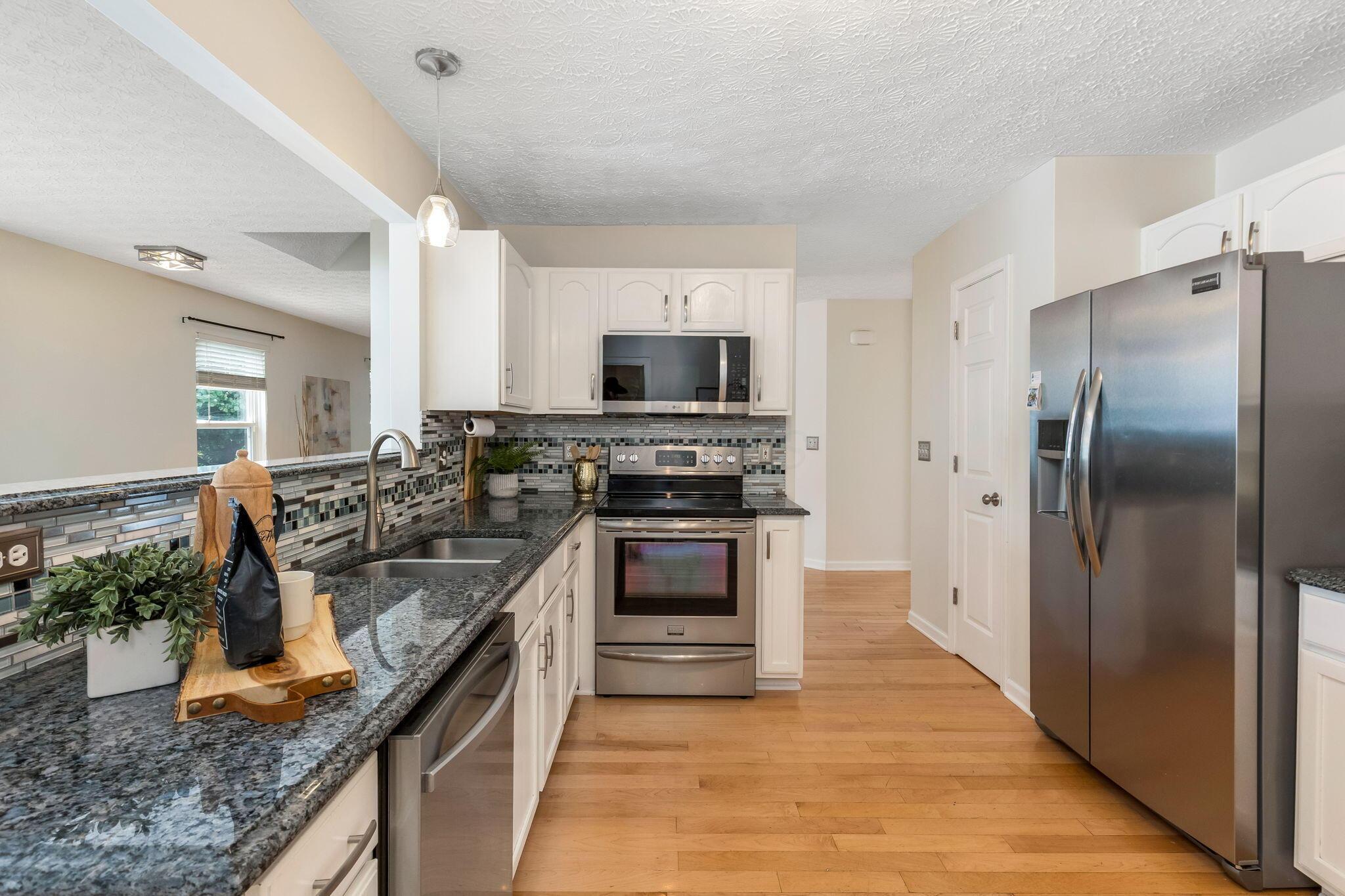 7907 Chapel Stone Road Blacklick, OH 43004 - Photo 16 of 71 Updated Kitchen