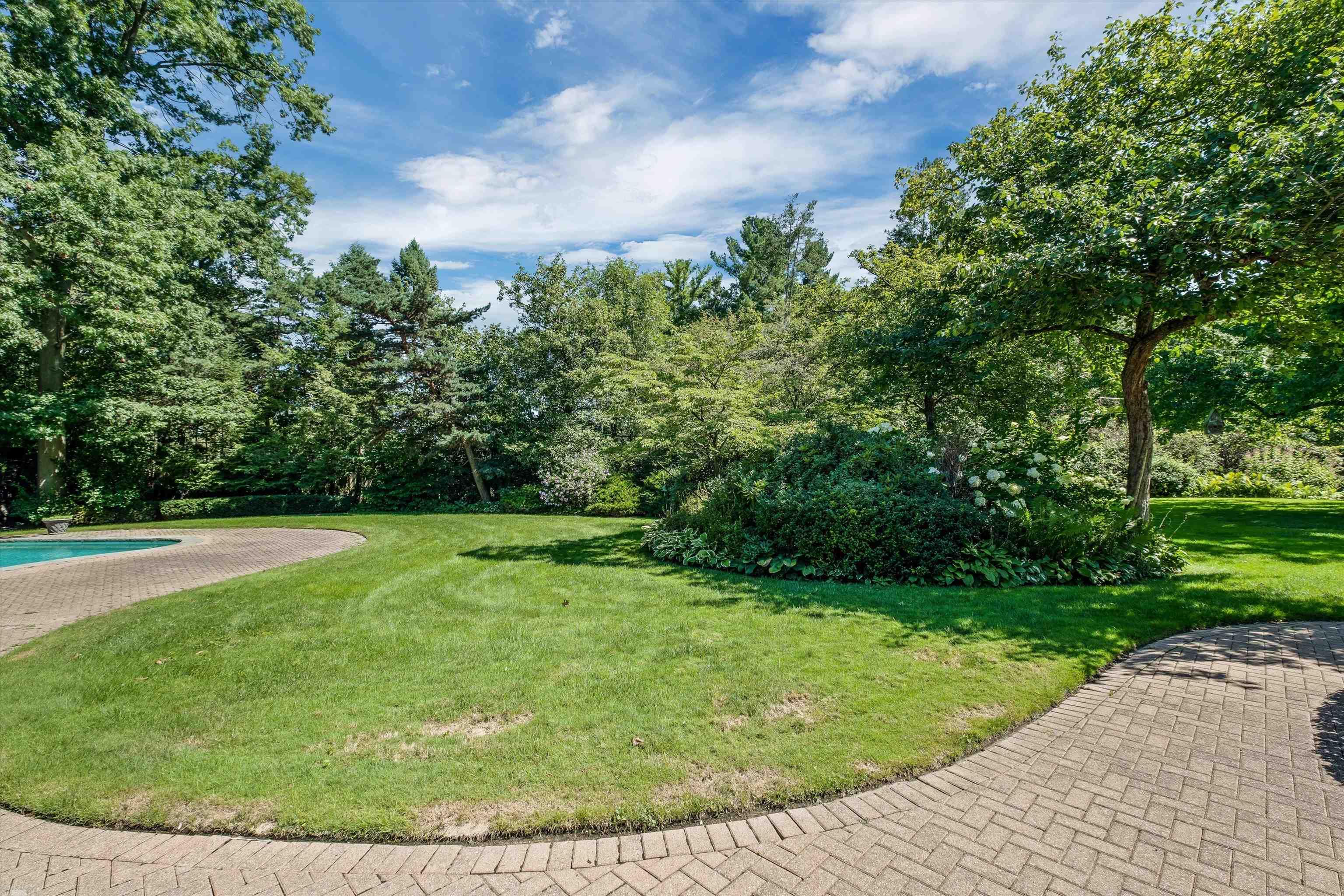 382 Provencal Road Grosse Pointe, MI 48236 - Photo 75 of 95 50155244-241c5c55-22ba-43db-9bb3-3d9d26e68fcf.JPG