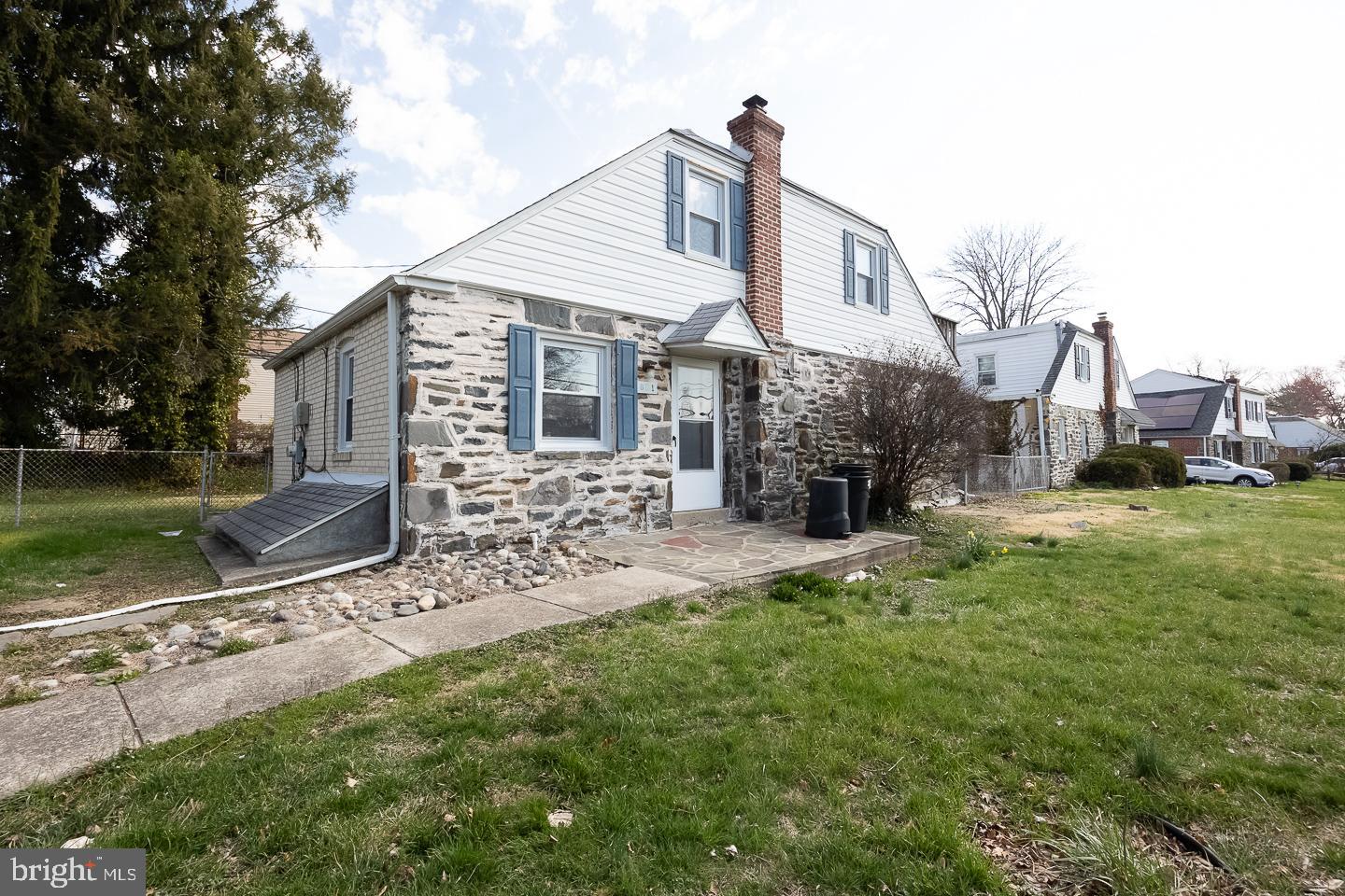 811 Springfield Road Aldan, PA 19018 - Photo 2 of 24