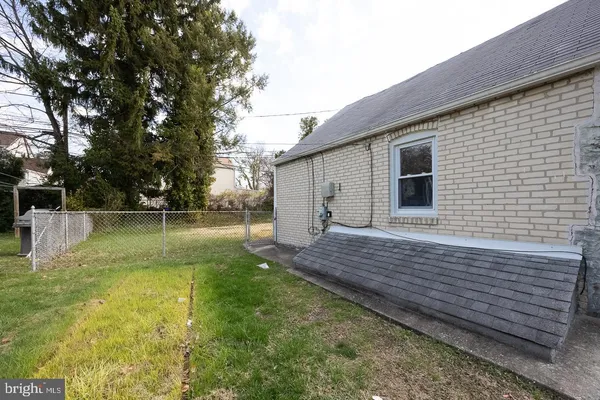 a view of a backyard with fence